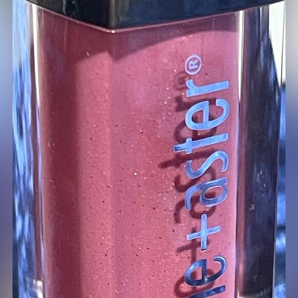 Lune and Aster Vitamin C & E Lip Gloss shade CEO NWOB - Picture 2 of 3